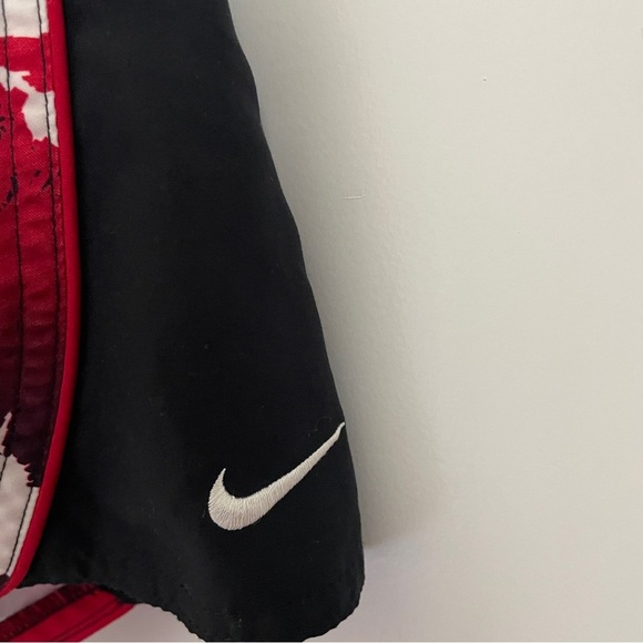 Nike Men’s XL Swim Trunks Red Black Floral Board Shorts Mesh Lined - Picture 3 of 6